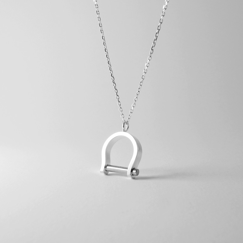 small shackle necklace